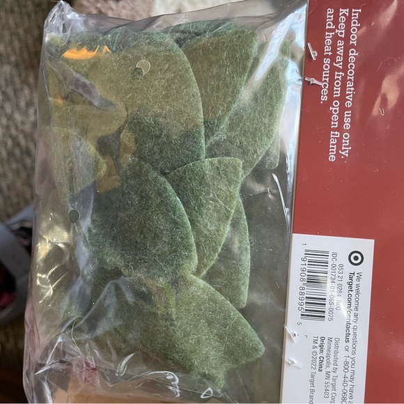 4 x 4/pkg Spritz Leaf Garland! All New In Package! - Picture 2 of 2